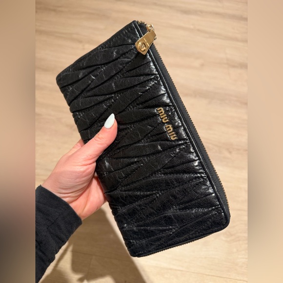 Black Leather Quilted Wallet clutch - Picture 10 of 10